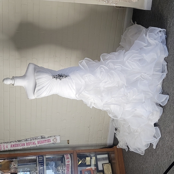 jasmine haute Couture Dresses & Skirts - Jasmine Haute Couture White Wedding Gown